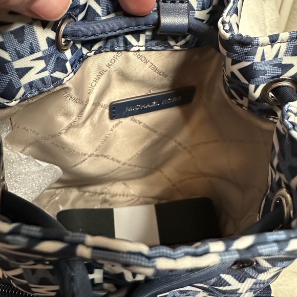 NWT Michael Kors Khai Small Signature Logo Bucket Bag - Picture 7 of 7